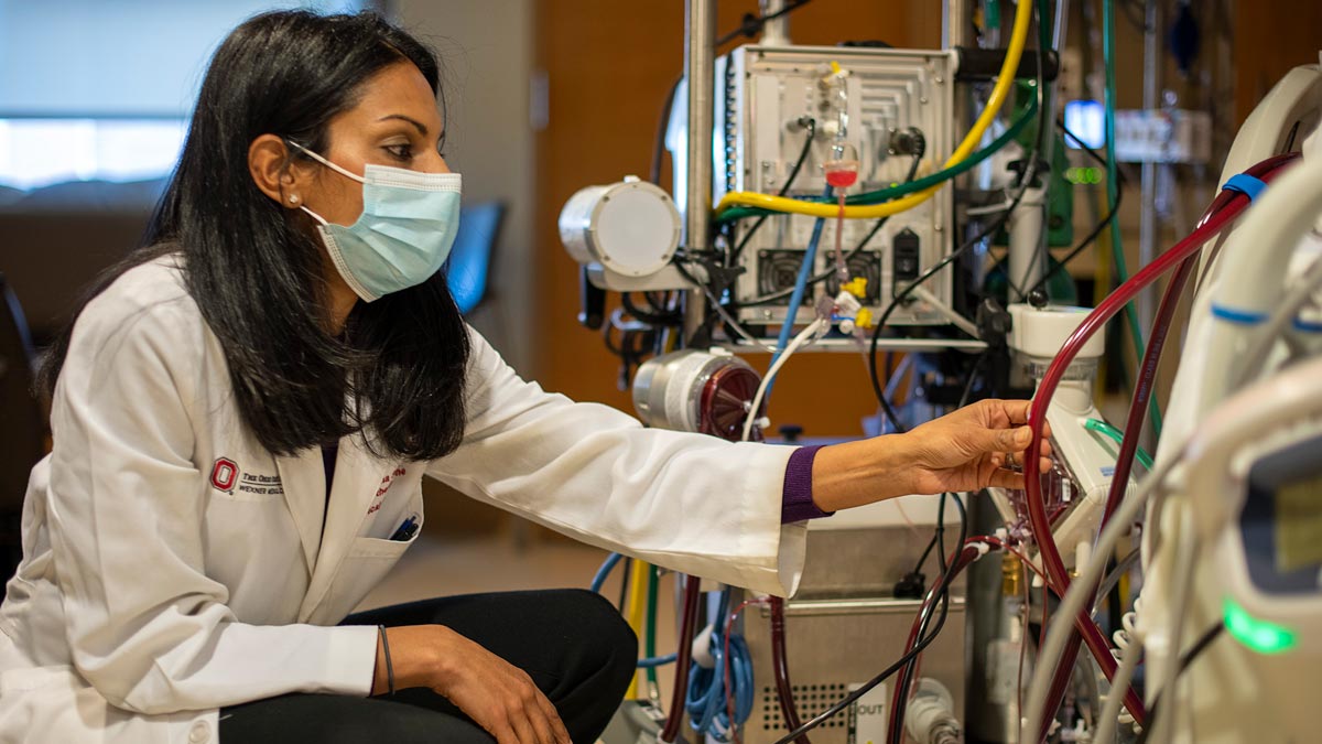 Veena Satyapriya, MD monitoring an extracorporeal membrane oxygenation (ECMO) treatment