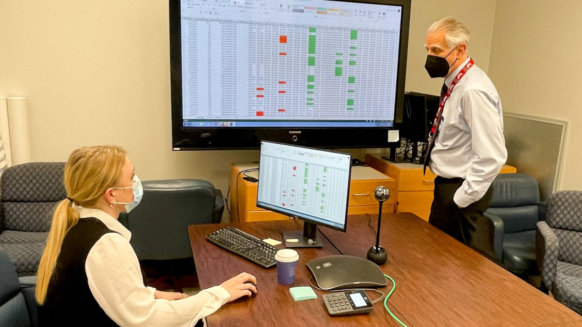 Researchers discuss the results of genetic tests