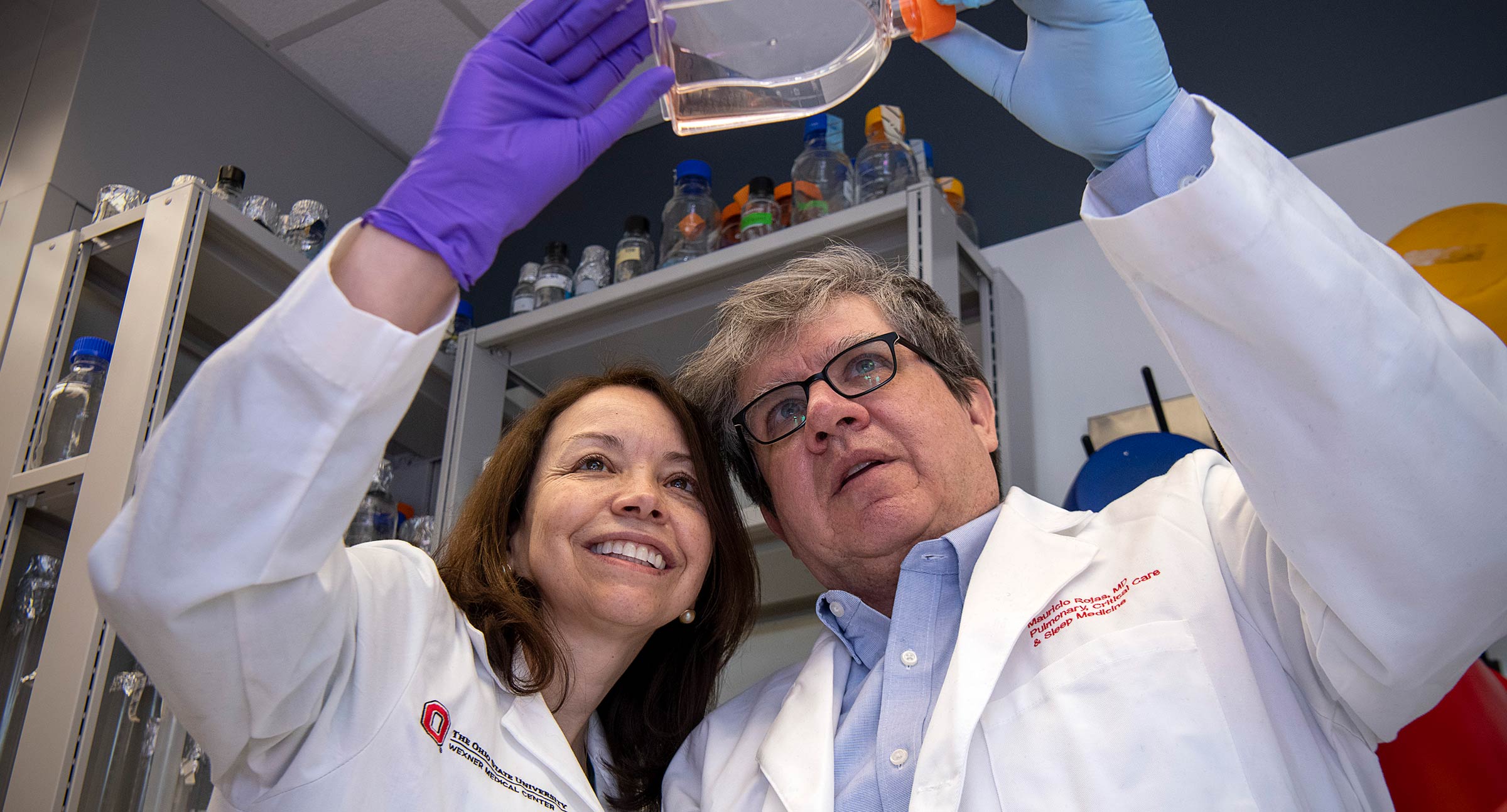 Mauricio Rojas, MD, and Ana Mora, MD working together in the lab