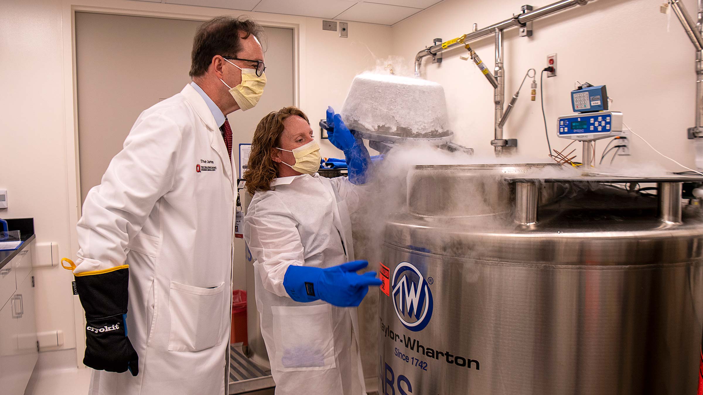 Marcos de Lima with his colleague in a lab