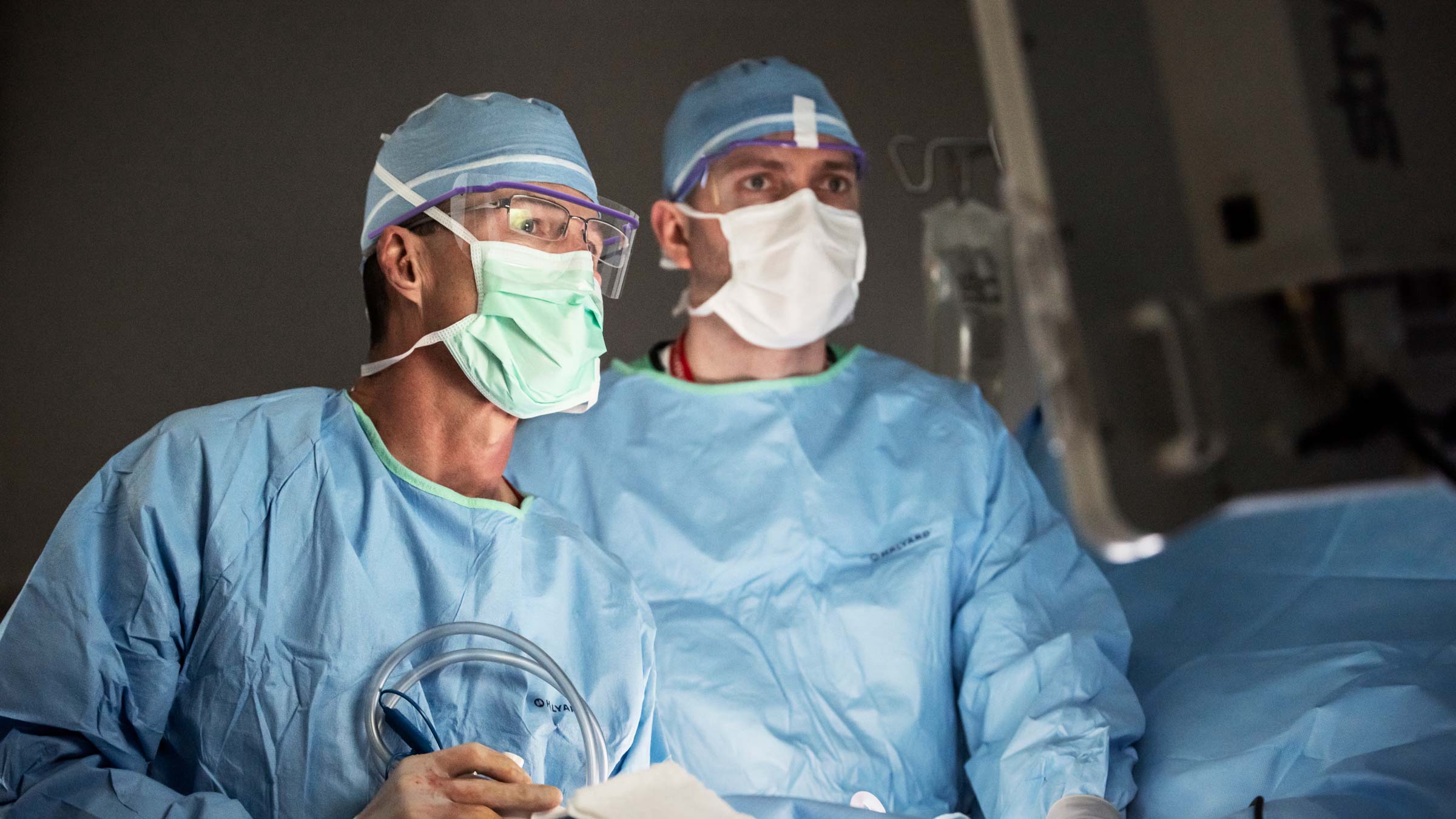 Dr. Washburn performing a kidney transplant surgery at Ohio State