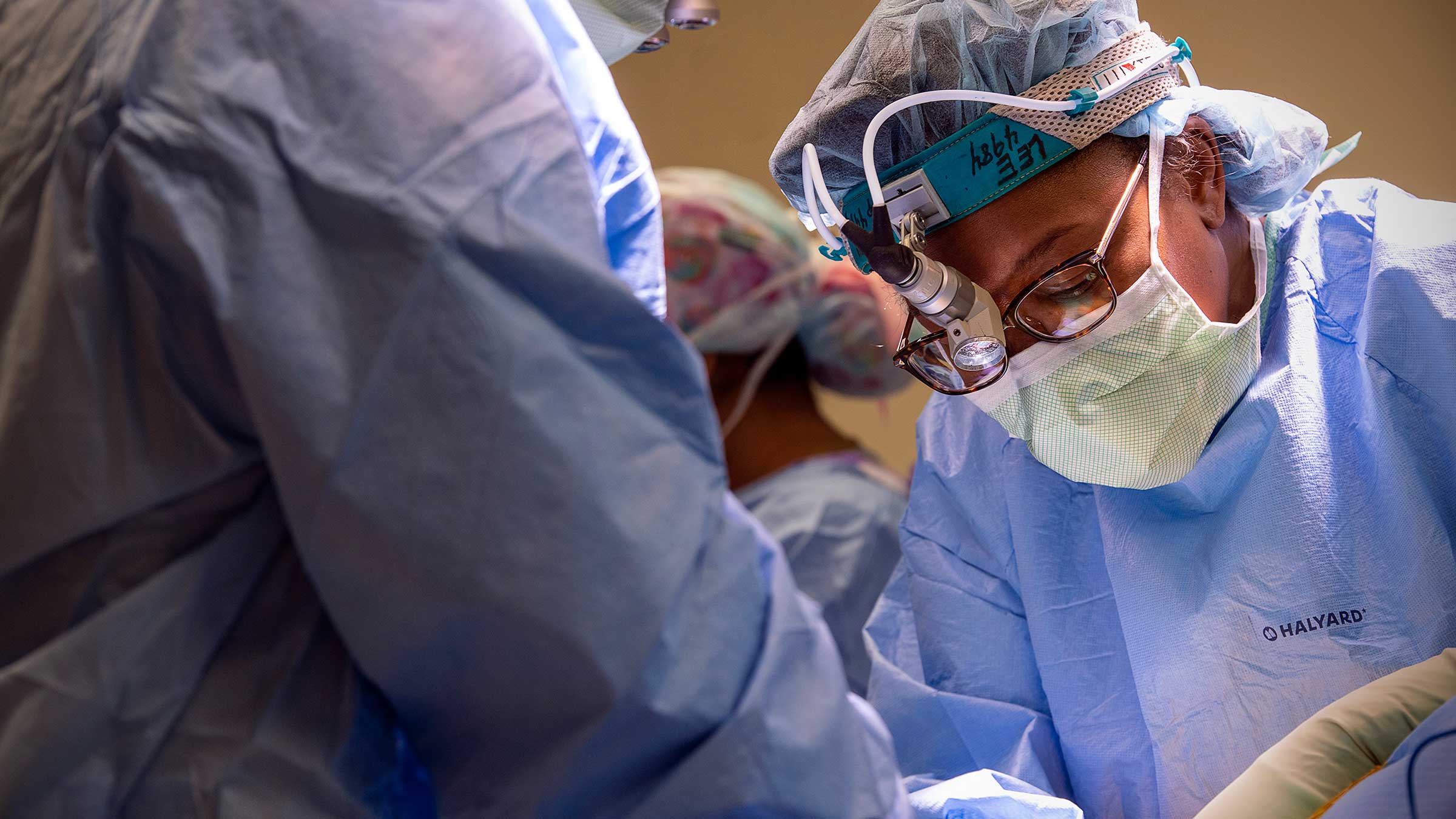 Cheryl Lee, MD, a urologic oncologist, in the operating room