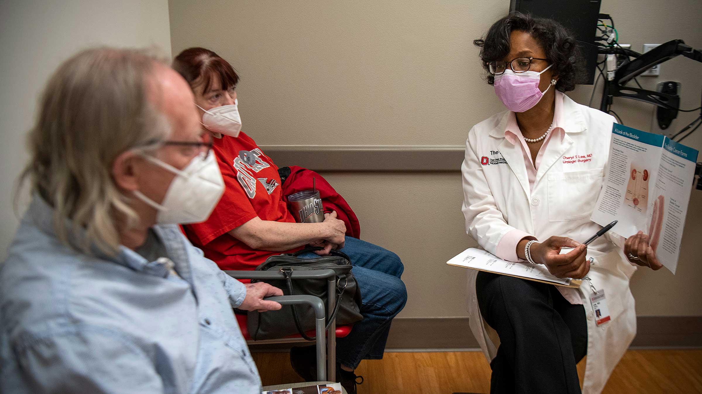 Cheryl Lee, MD, meets with a patient and their family