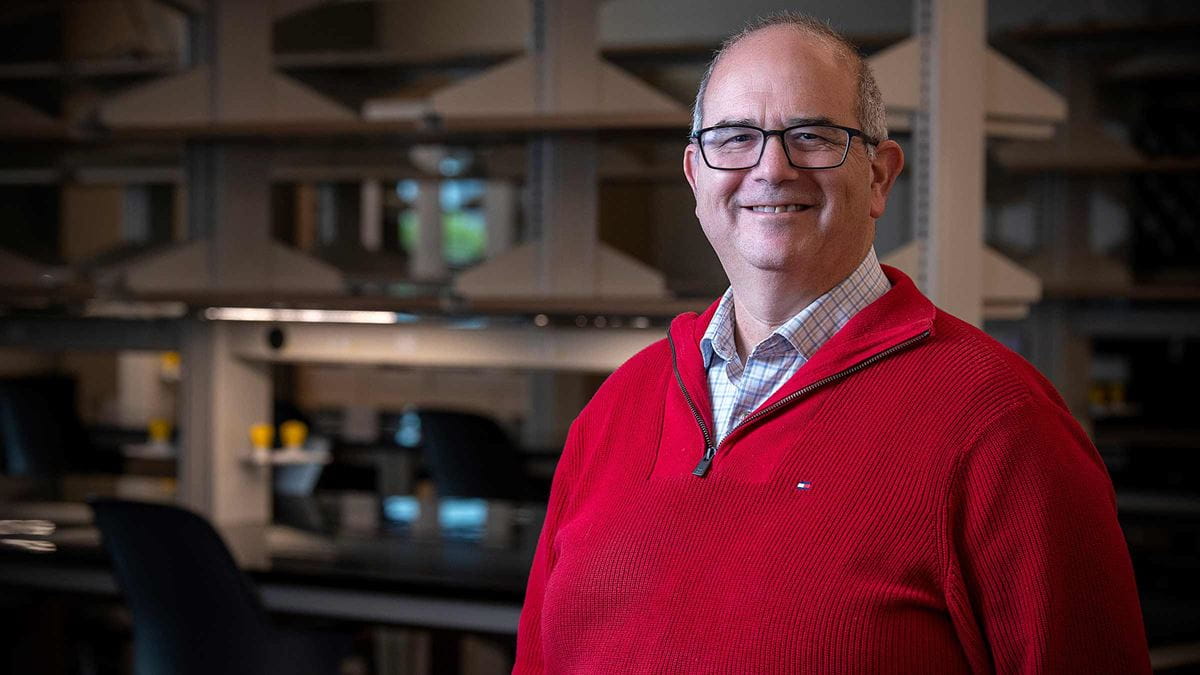 Matthew Ringel in the research center