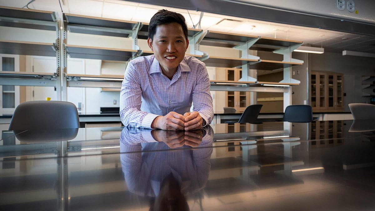  Jonathan Song in a lab