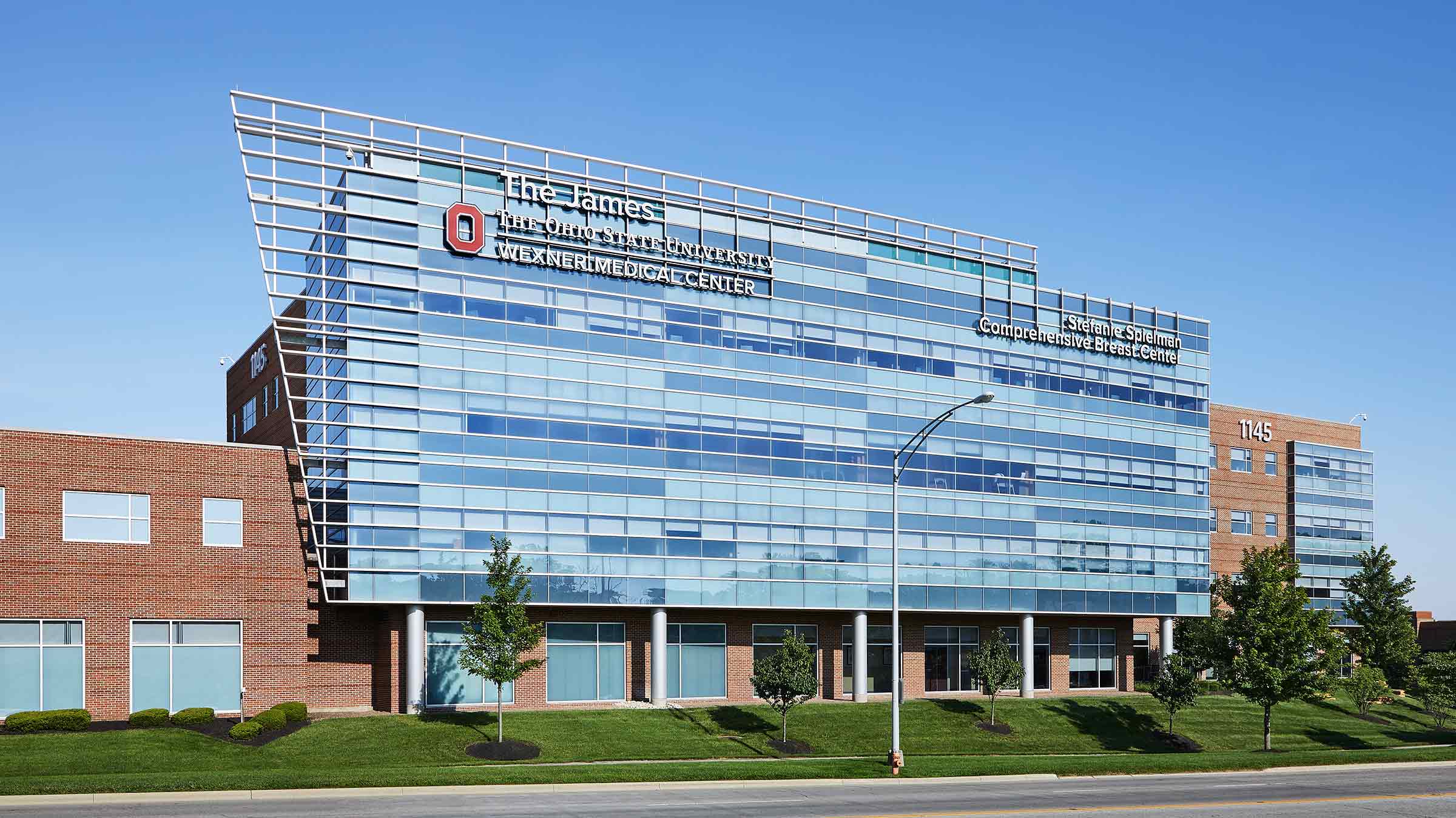 Exterior of the Stefanie Spieman Breast Cancer Center