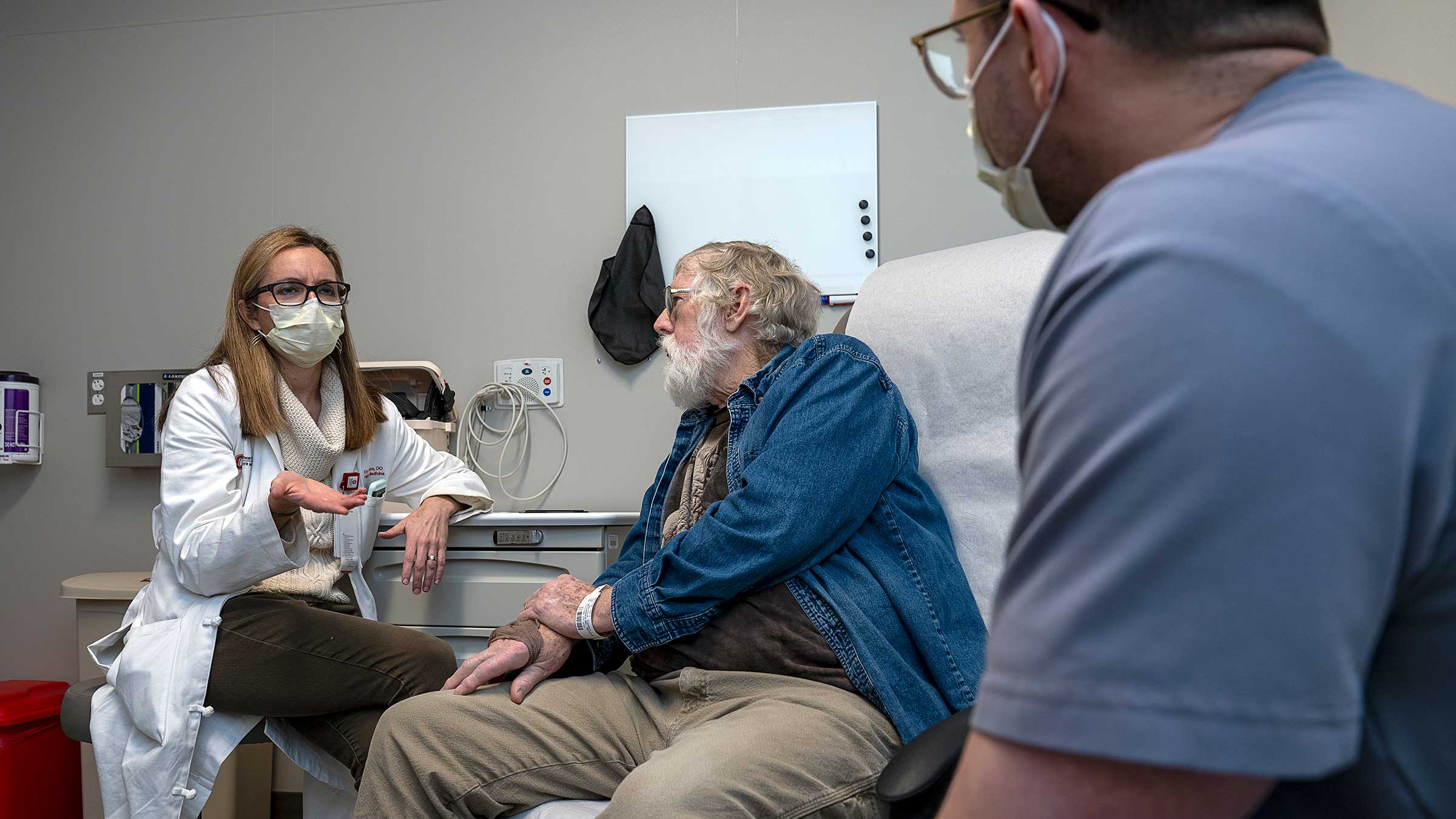 Patient Ted Spellmire talking to a doctor in the exam room
