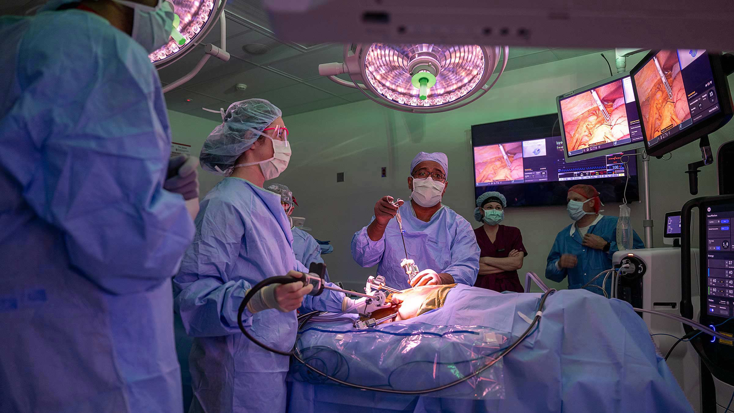 Dr. Robert Merritt places surgical ports in a patient in the OR