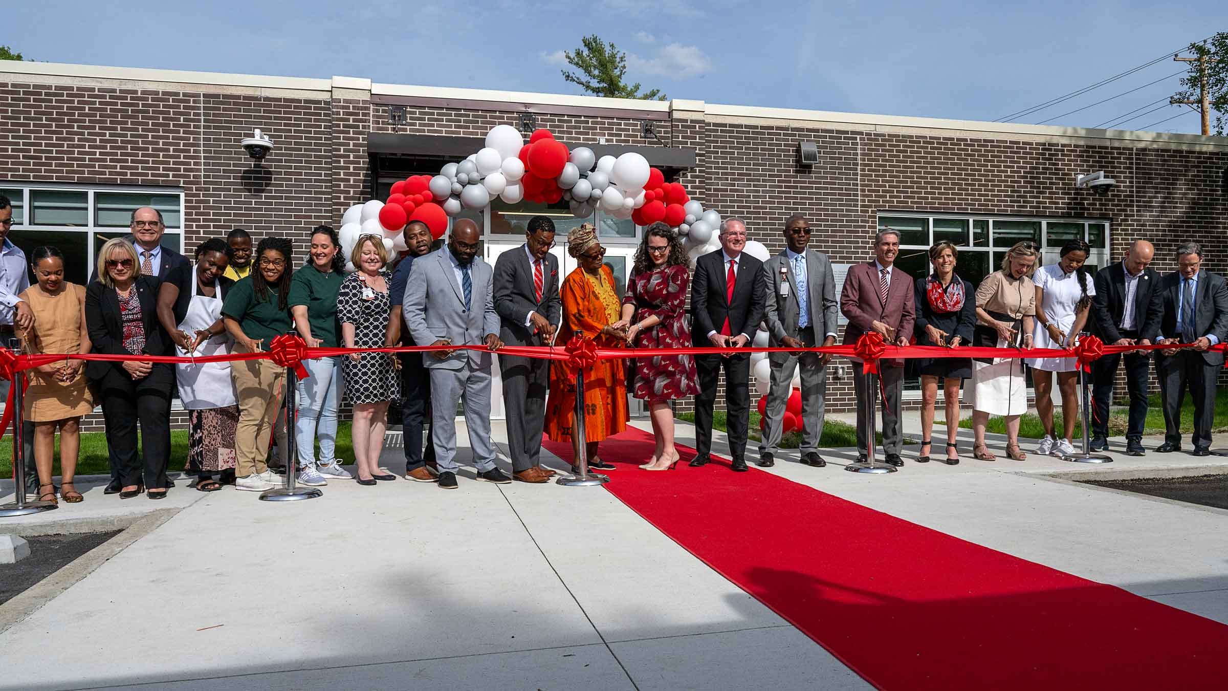 ribbon cutting at the opening of Ohio State’s Healthy Community Center