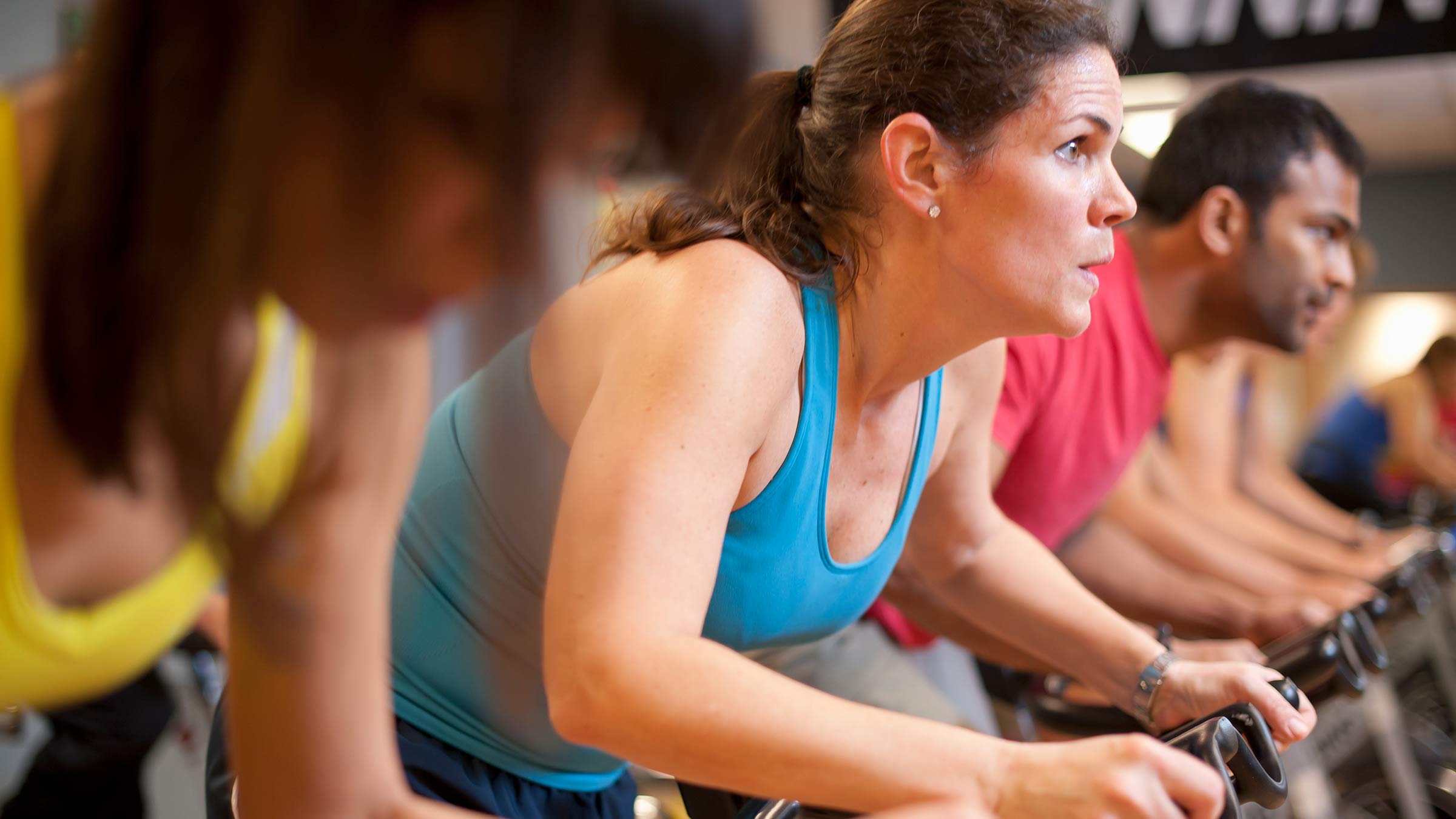 People doing a group spin workout in a gym