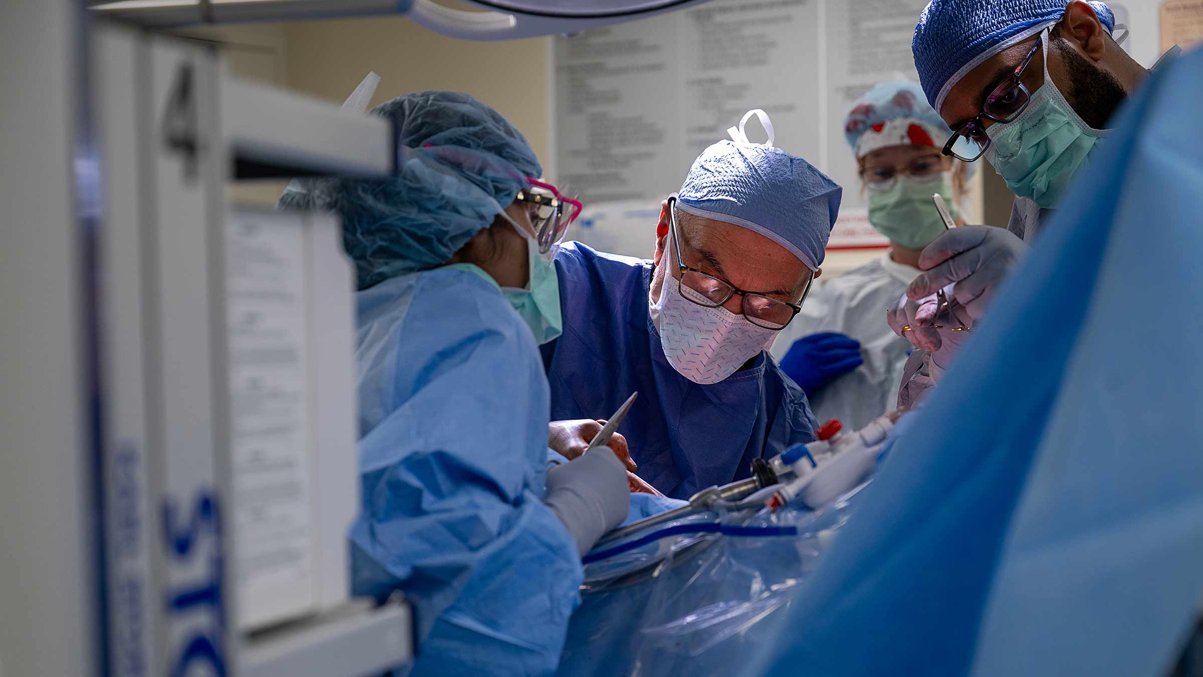 Dr. Amer Rajab performing kidney transplant surgery with his team
