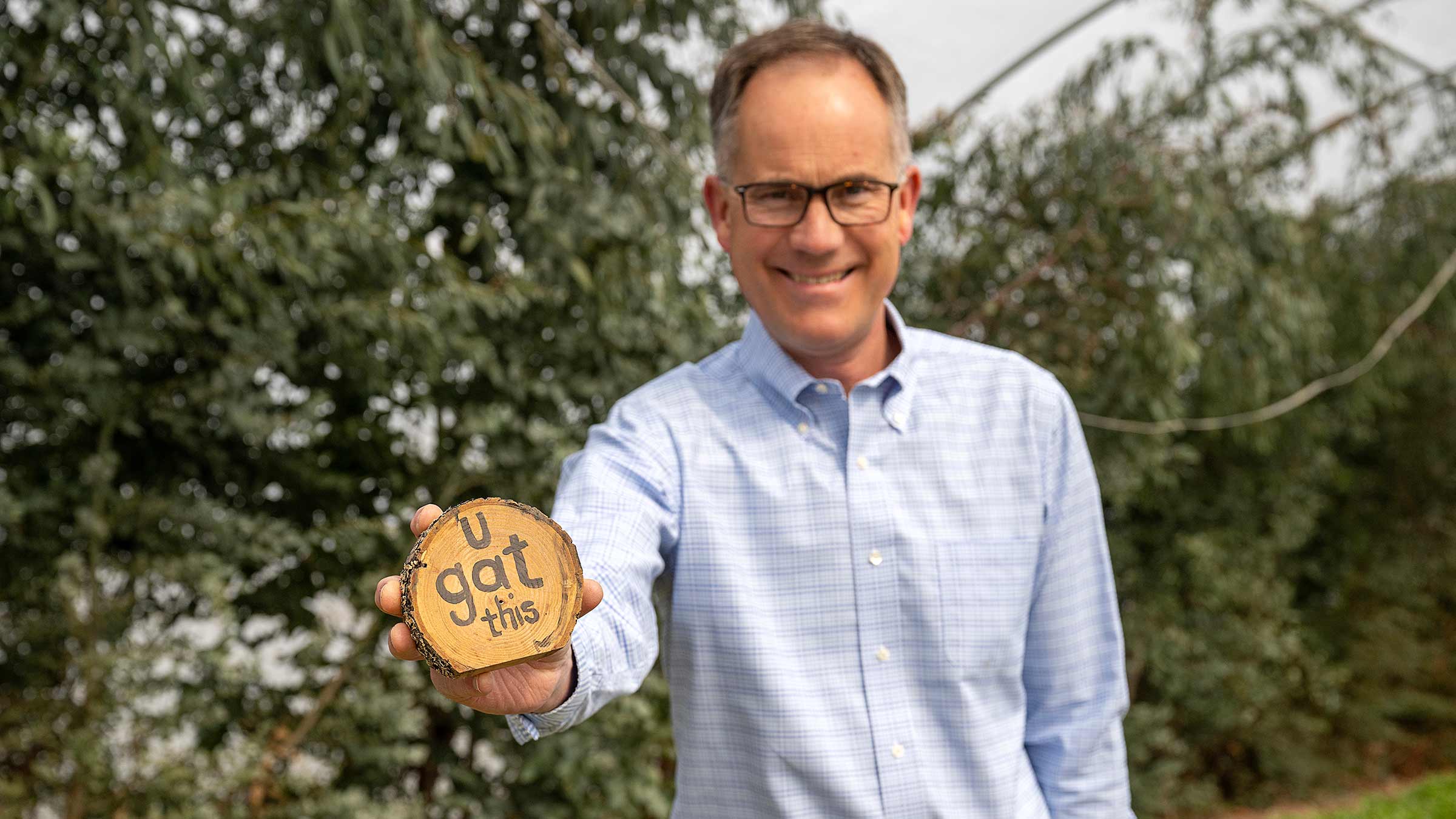 Bob Berry holding up a sign with "U gat this" on it