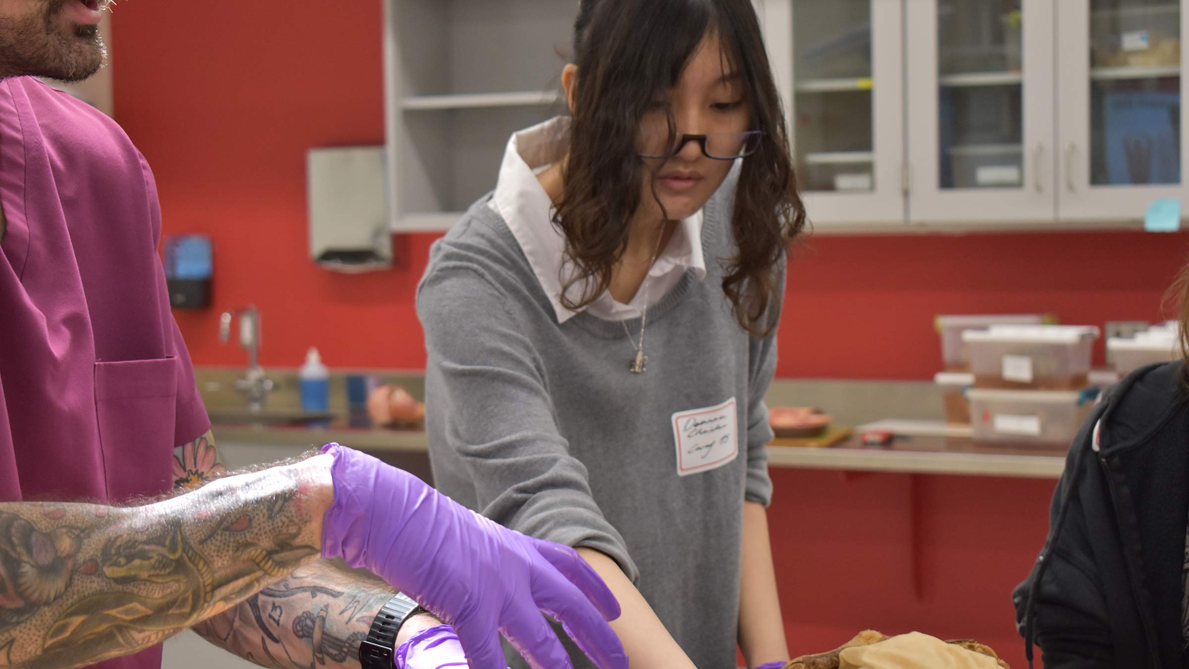 Deanna Chaialee at the stations at the anatomy lab