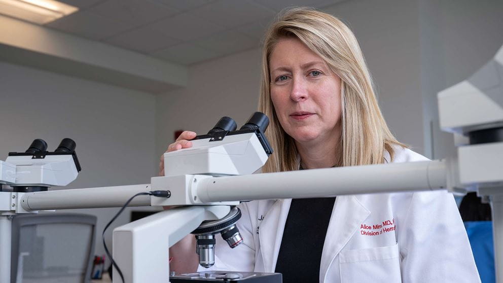 Cancer research Alice Mims in the laboratory