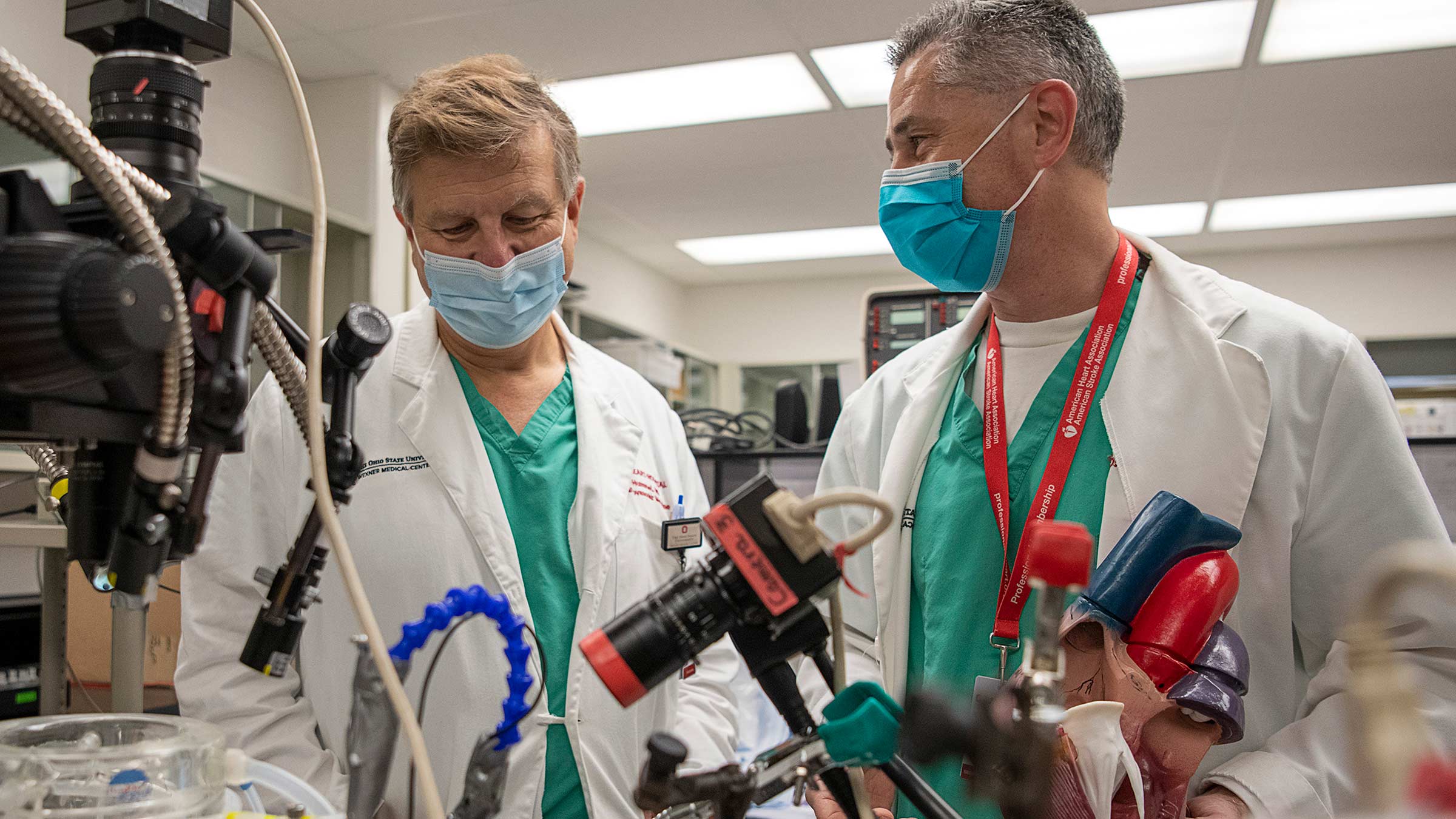 Hummel and Federov wearing masks and laughing in the Federov Lab