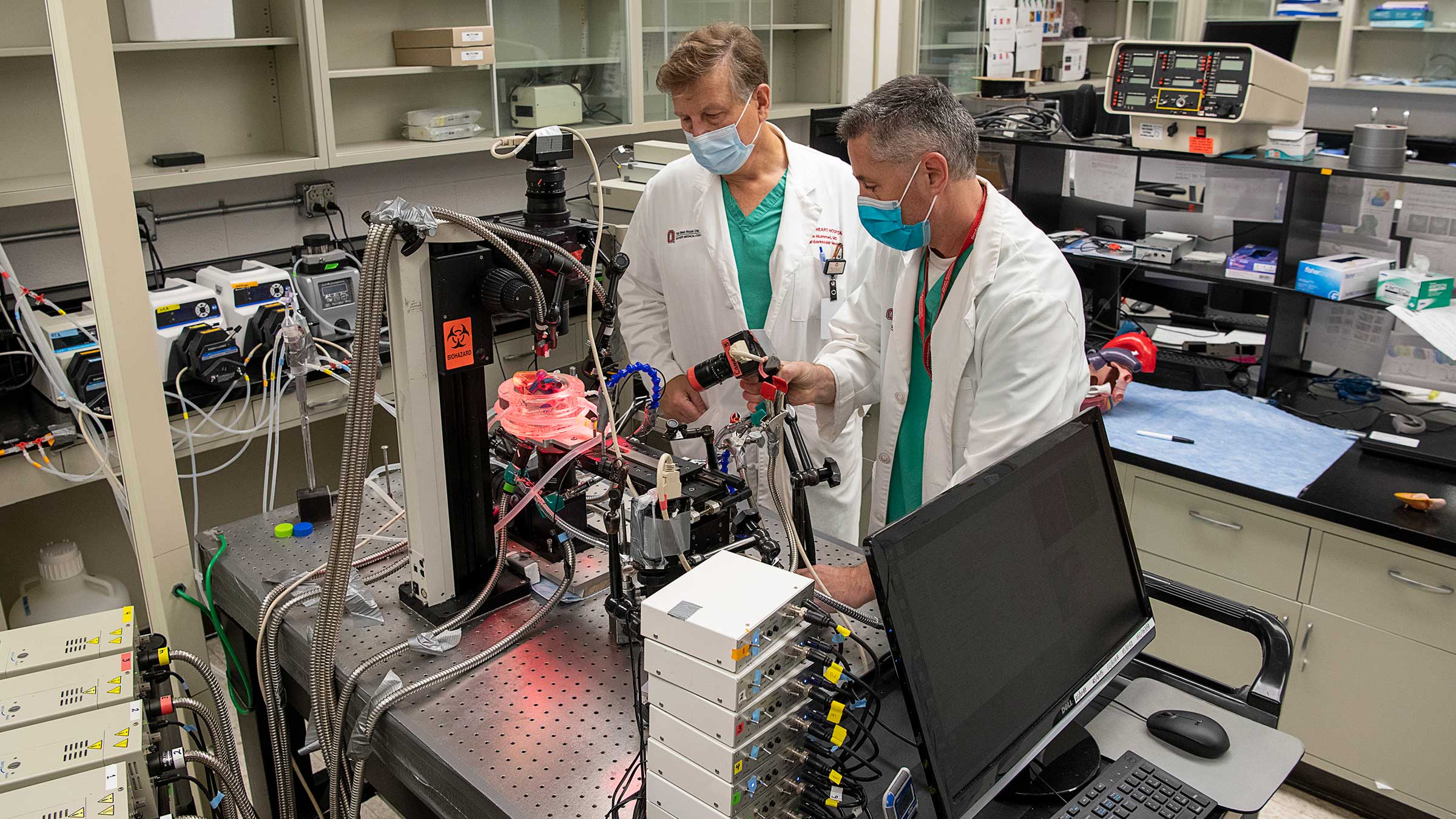 Federov and Hummel working together in their lab