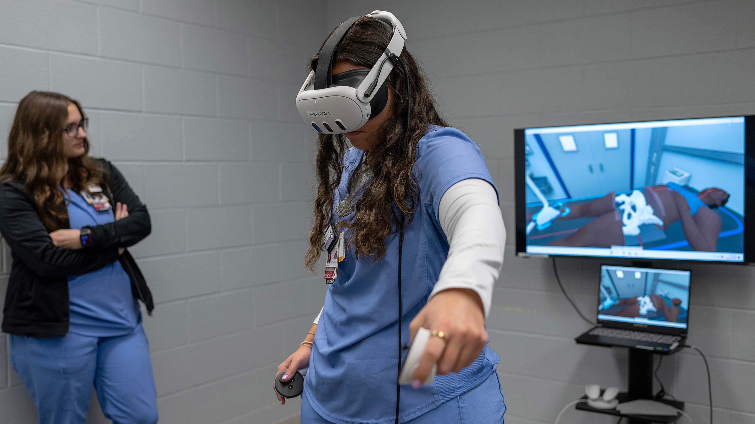 Virtual reality headsets provide real-world training for radiography students