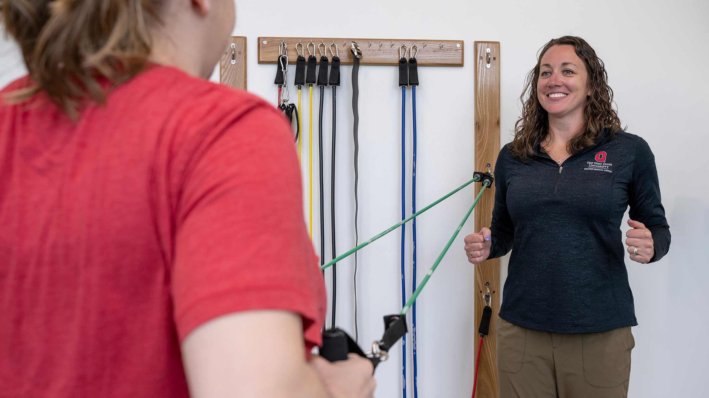Lauren Tiemeier leading a patient through physical therapy exercises