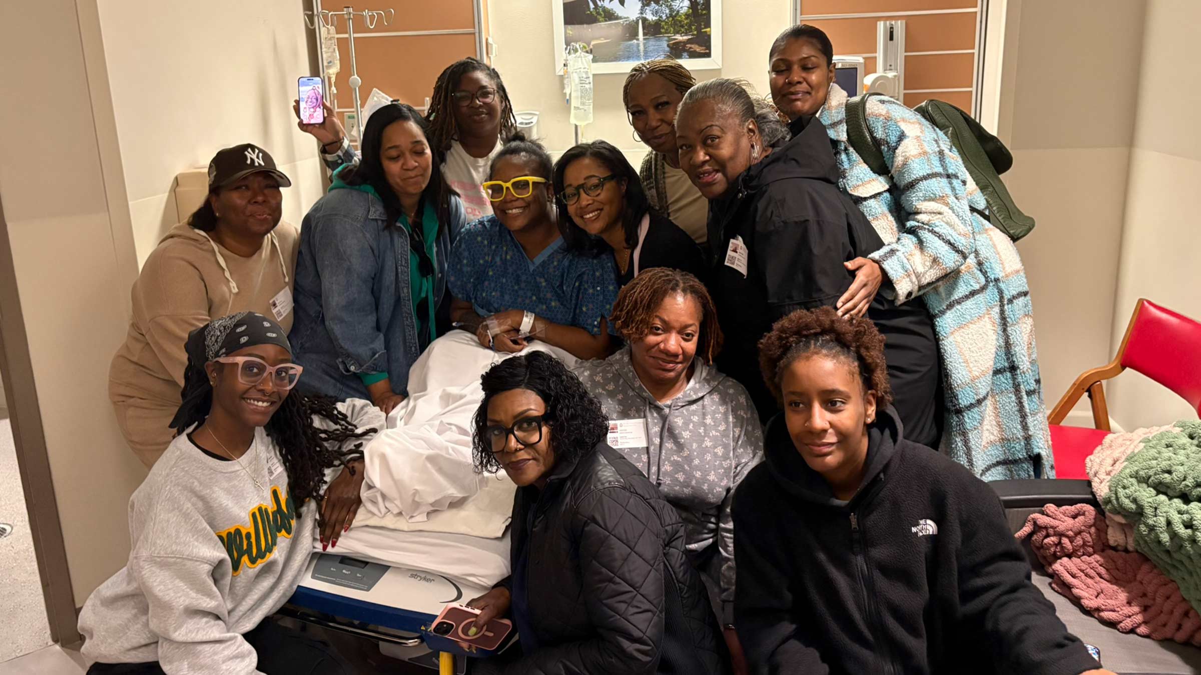 NaAsiaha Simon surrounded with a group of friends, getting ready to go into surgery